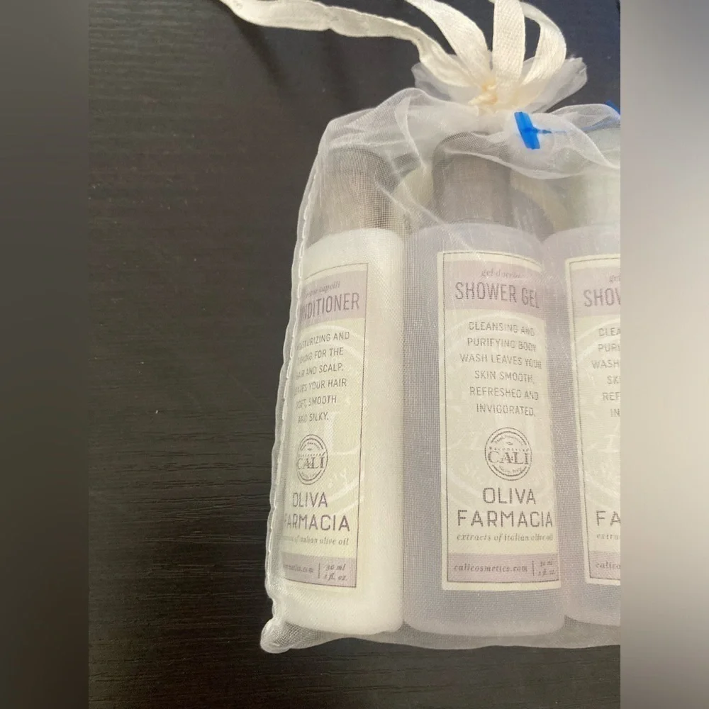 4/$25 Olivia Farmacia Travel set. 6 piece set. Made with extracts of italian oil